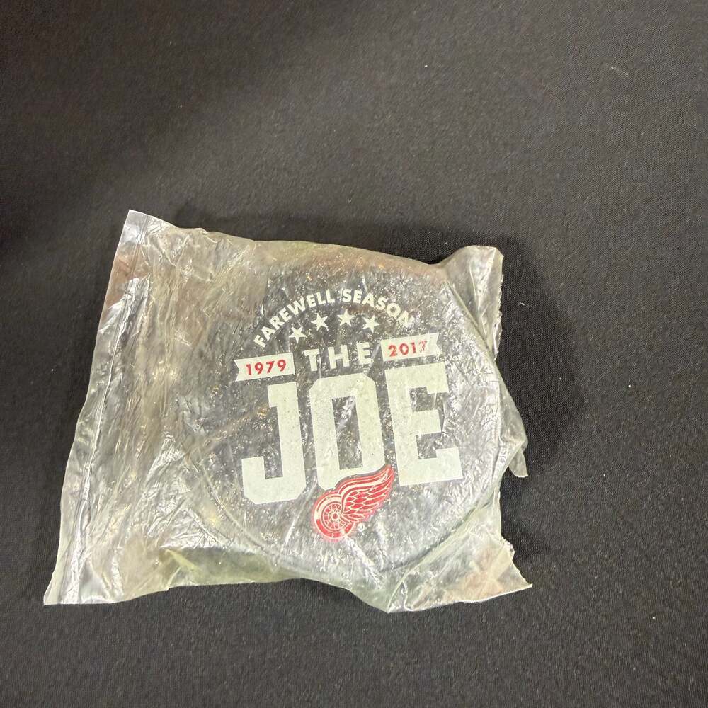 Detroit Red Wings Farewell Season 1979-2017 The Joe Commemorative Hockey Puck